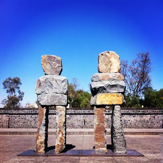 Emociones primigenias con los gigantes de piedra de Ugo Rondinone, en el Museo Anahuacalli